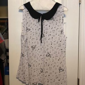 Hot Topic white music print shirt